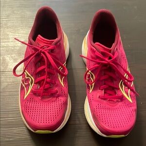 Saucony endorphin speed 3
About 100 miles
Great condition